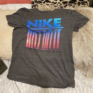 Women’s Nike T-shirt
